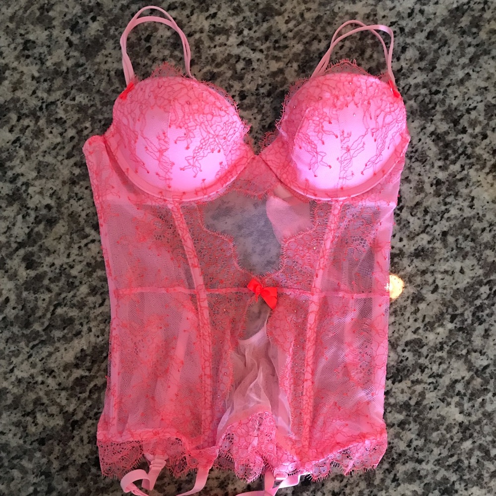 Victoria’s Secret Lingerie 34B Valentine’s Day